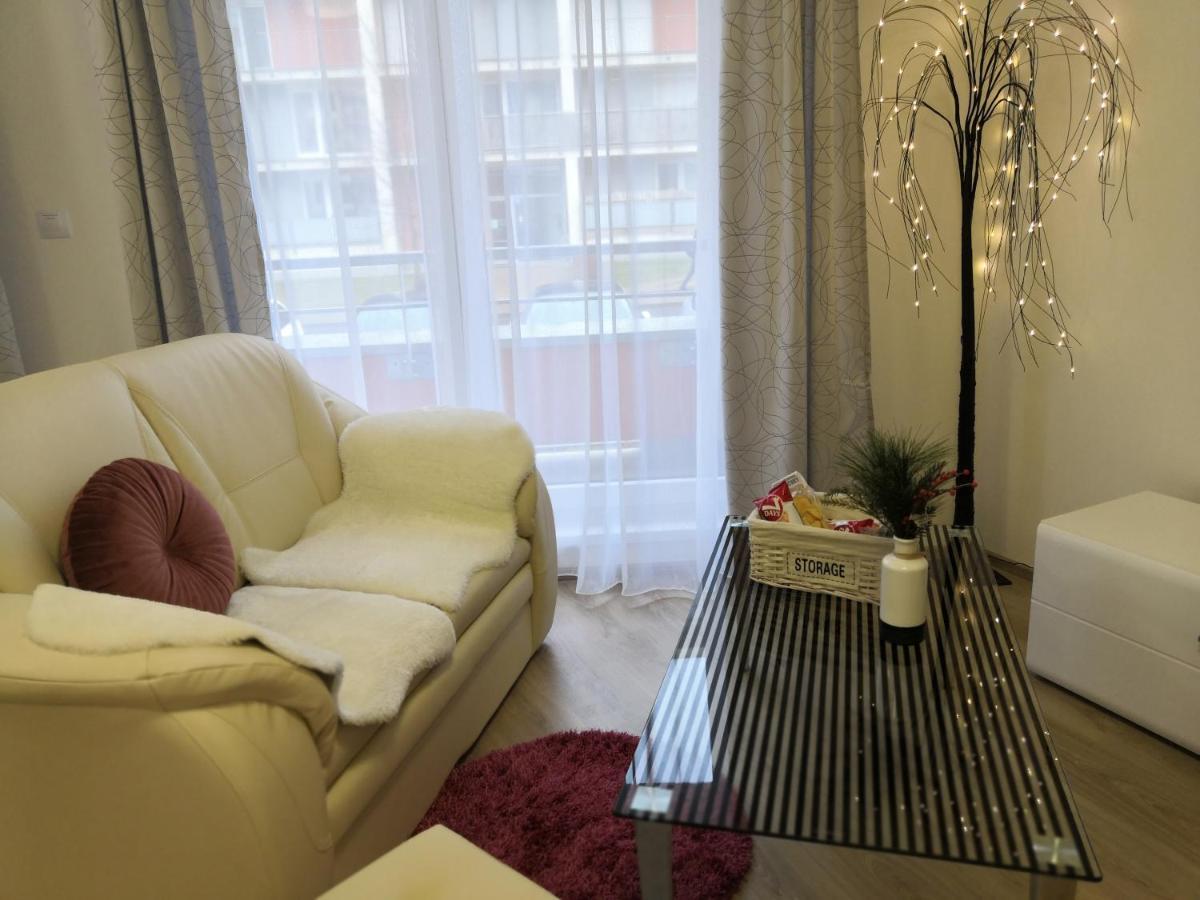 H+ Apartman Letiste Praha Leilighet Eksteriør bilde